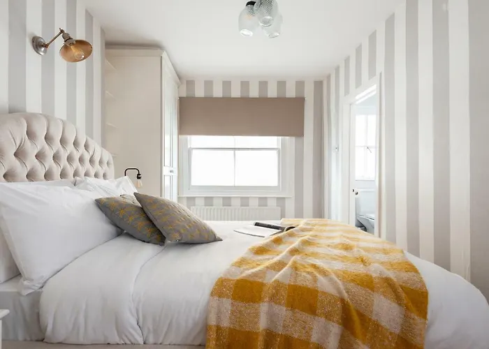 The South Kensington Mews - Lovely 5Bdr Home